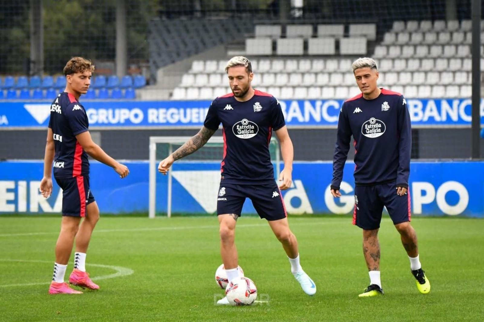 Los jugadores del Deportivo se ejercitan en Abegondo en el último entrenamiento antes del derbi.