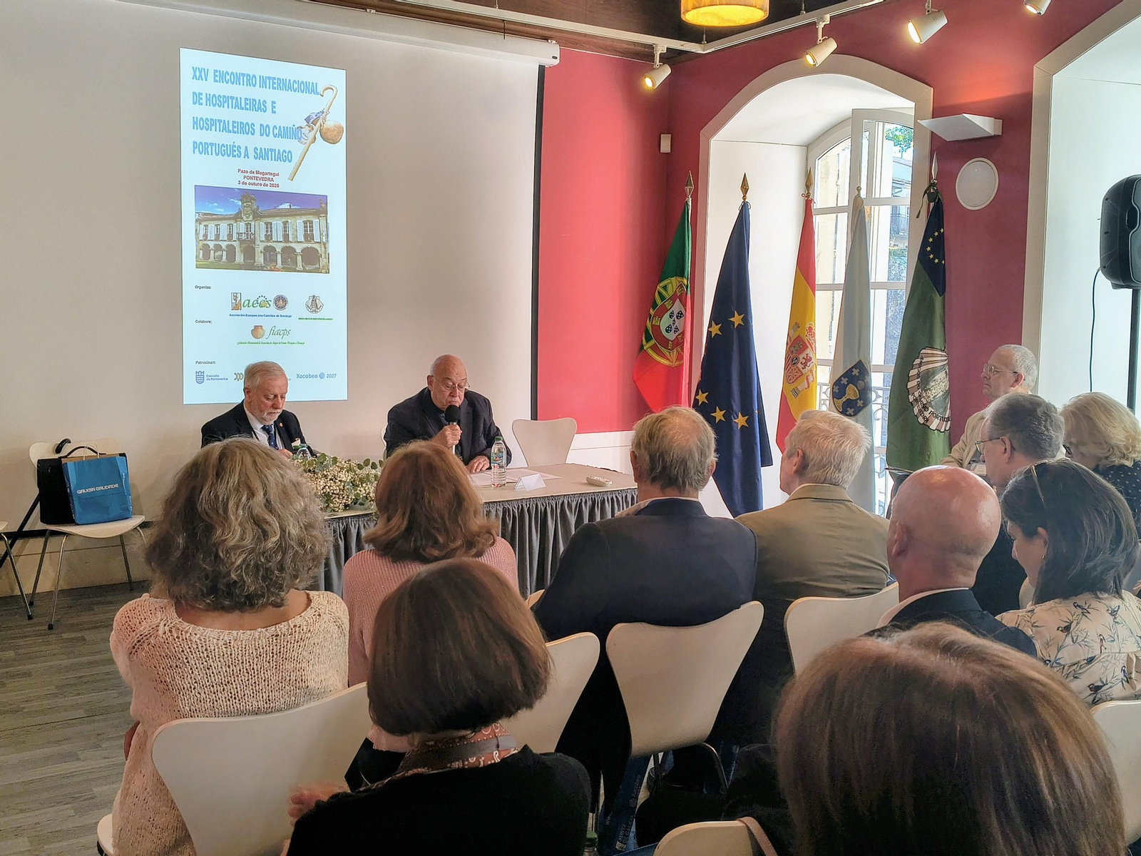 Asistentes al XXV Encontro Internacional de Hospitaleiros do Camiño Portugués, en el Pazo de Mugartegui.