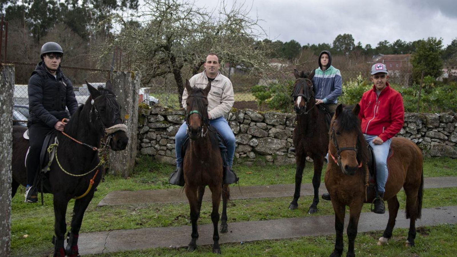 Participantes en el Campo da Feira, a punto de empezar el recorrido.