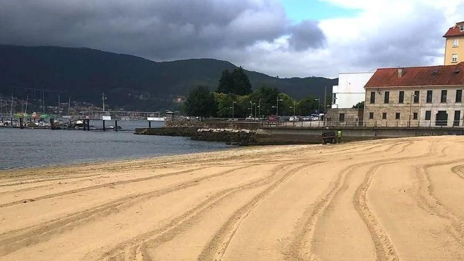 Imagen de la playa de Arealonga, en Chapela, tras una de las limpiezas del año pasado.
