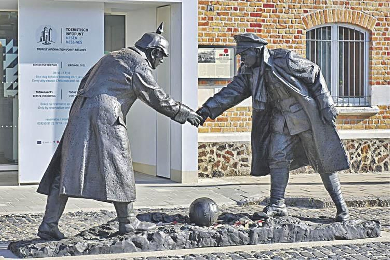 Monumento en la localidad francesa de Frelinghien sobre la tregua de la Navidad de 1914.