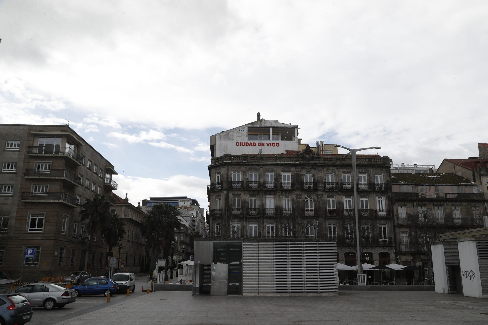 Isaac Mahow dejará su firma en la medianera del Hotel Ciudad de Vigo.