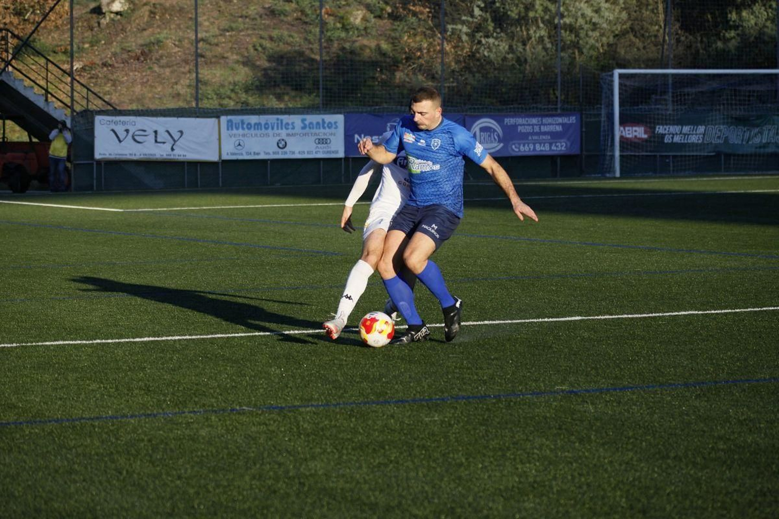 Nespereira acabó de delantero y buscó el gol, pero sin la fortuna de otros encuentros