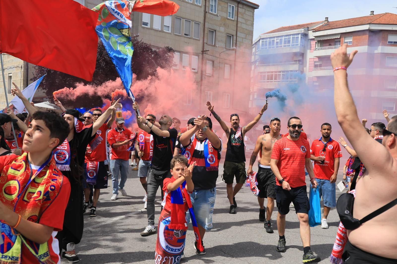 Galería | La UD Ourense quiere llegar a Primera Federación y la afición se vuelca con el equipo en O Couto