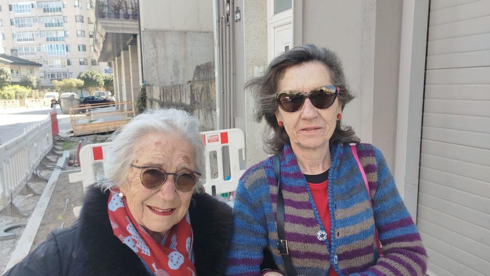 María del Mar Canal (a la rechea), junto a su madre