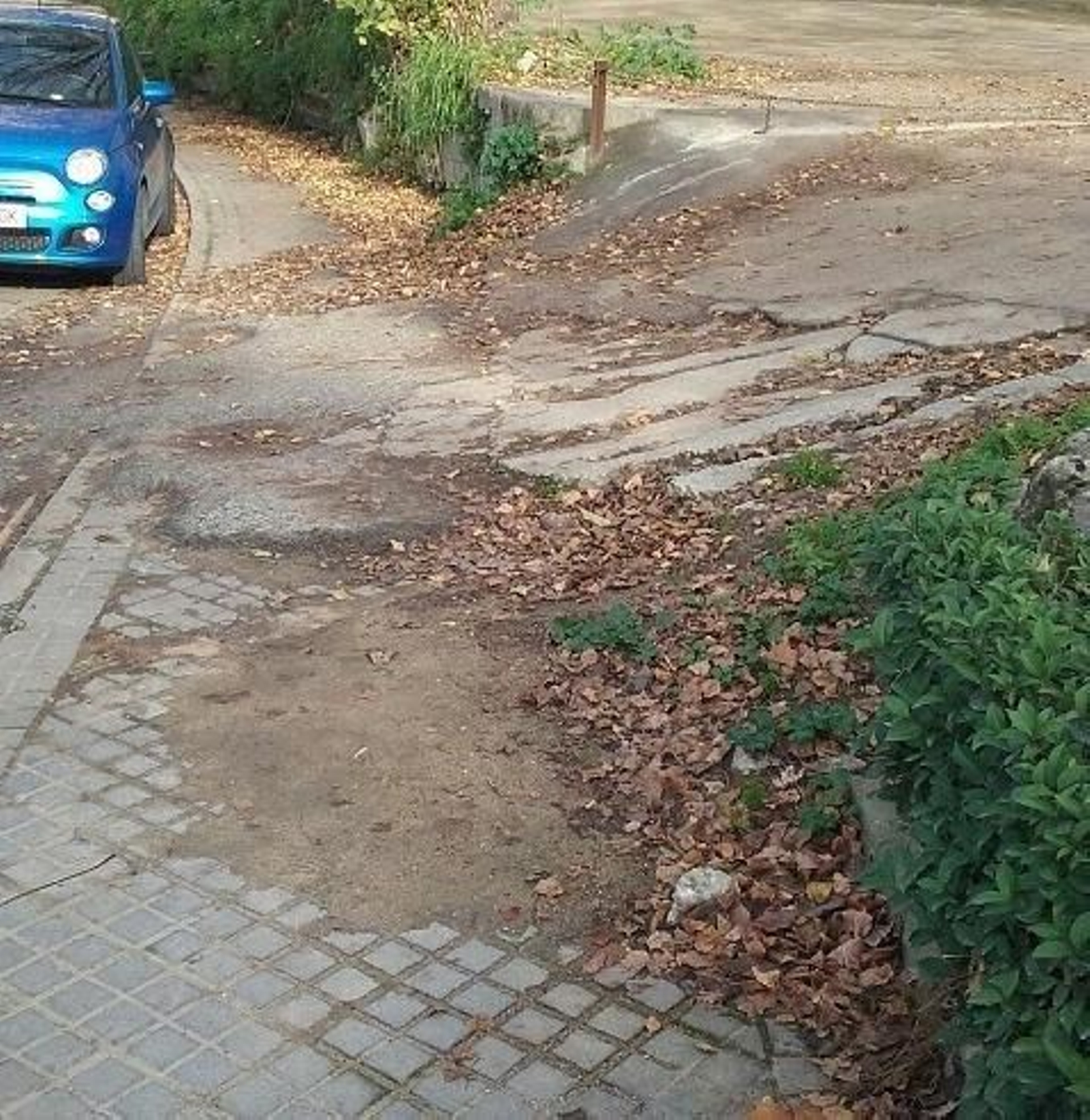 Acera intransitable.