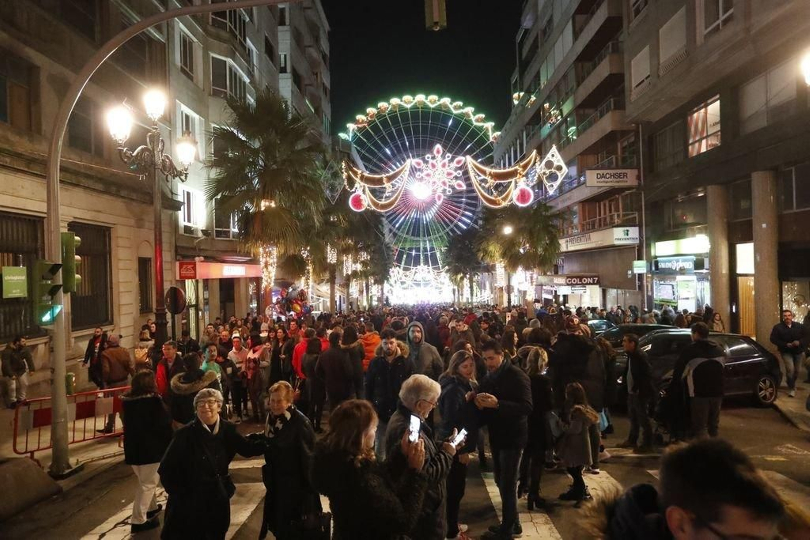 Los turistas invaden Vigo en el Puente158