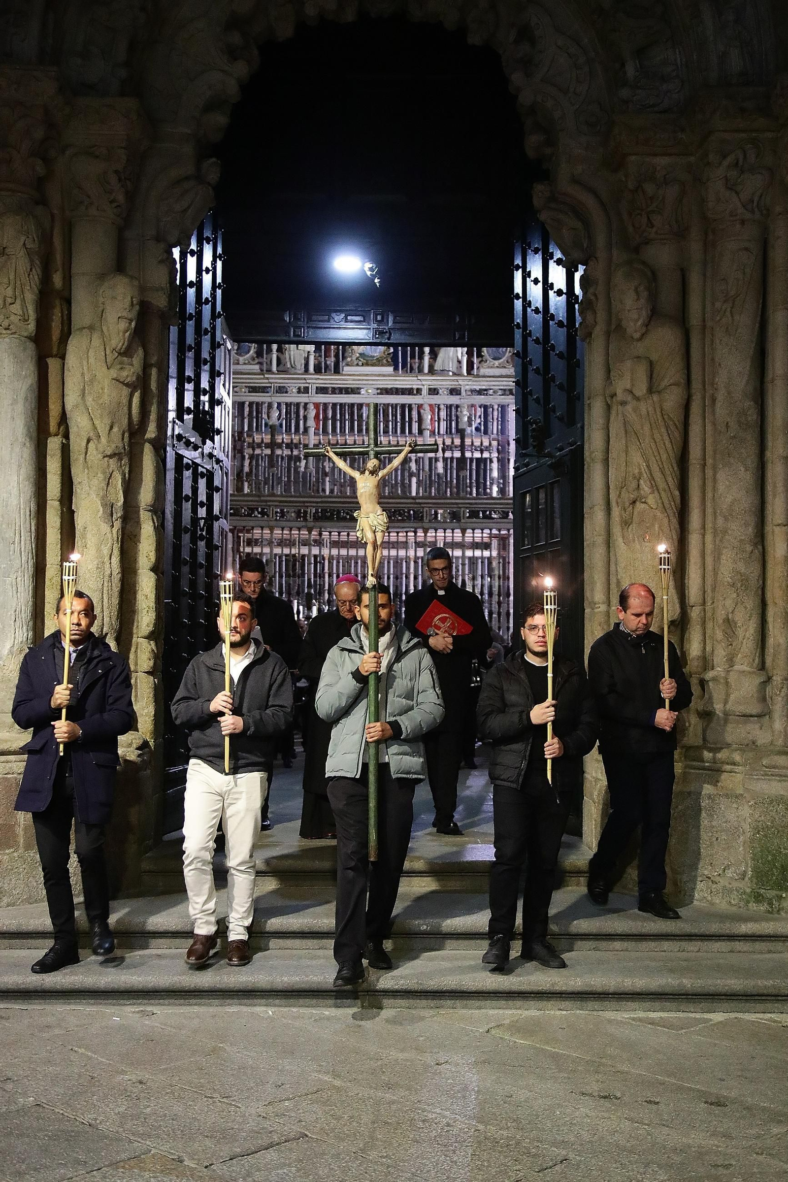 Galería | El via crucis del Cristo de los Desamparados, en fotos