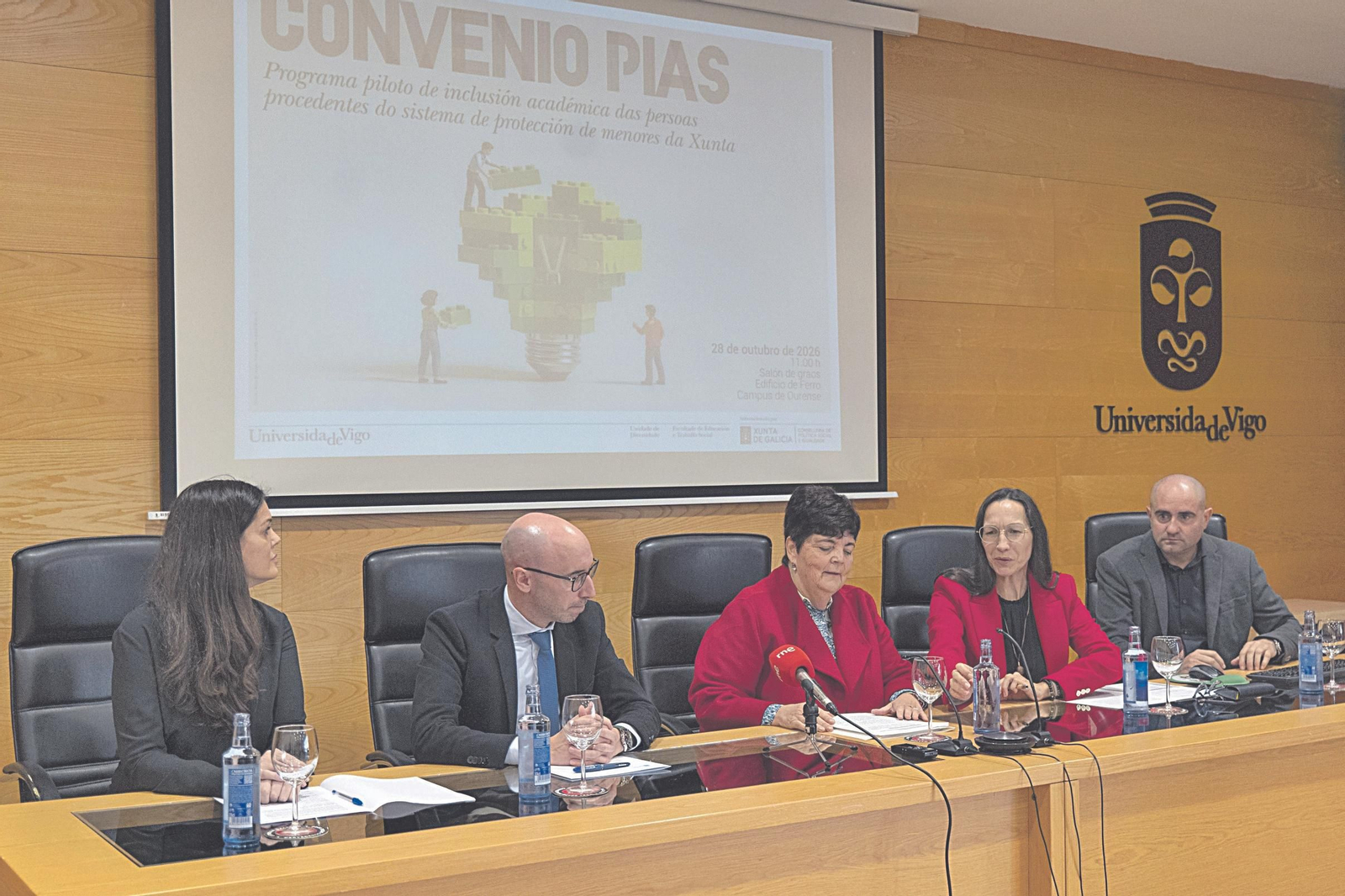 Raquel Rey, Jacobo Rey, Carmen García Mateo, Isabel Mociño y Deibe Fernández.