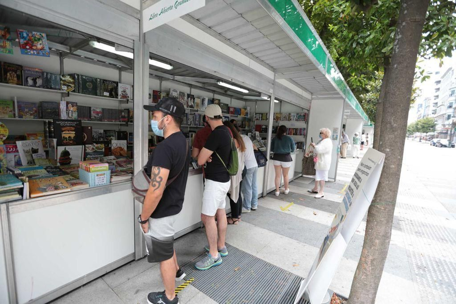 Las mascarillas, obligatorias en todas las casetas instaladas en la Alameda.