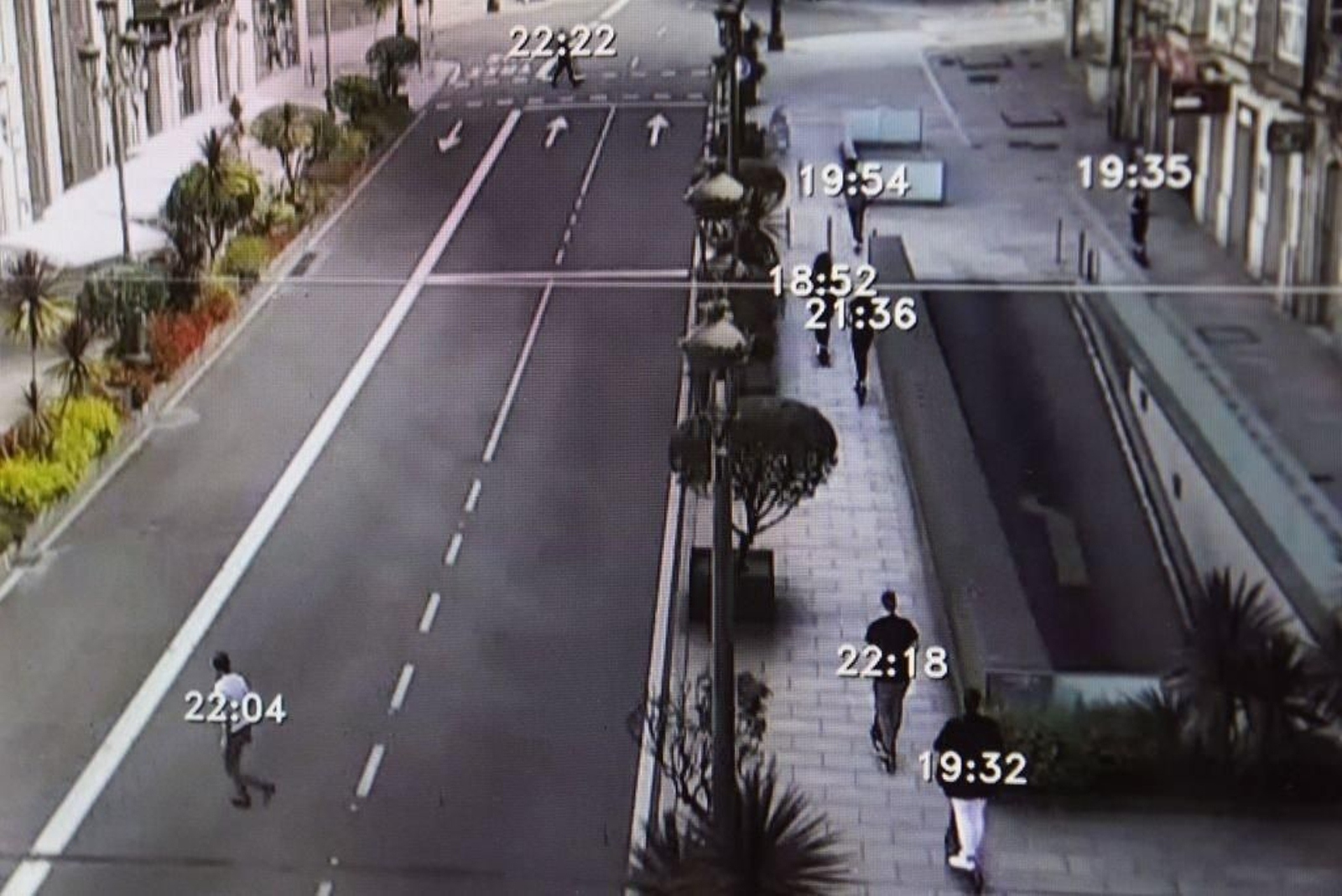 Imagen de un análisis de patinetes en Urzaiz. Sobre cada uno está colocada la hora a la que pasó.