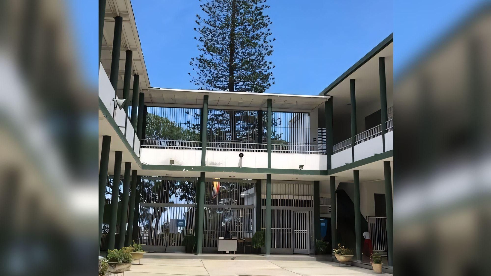 Patio del colegio mercedario de Caraballeda, antes del seísmo.