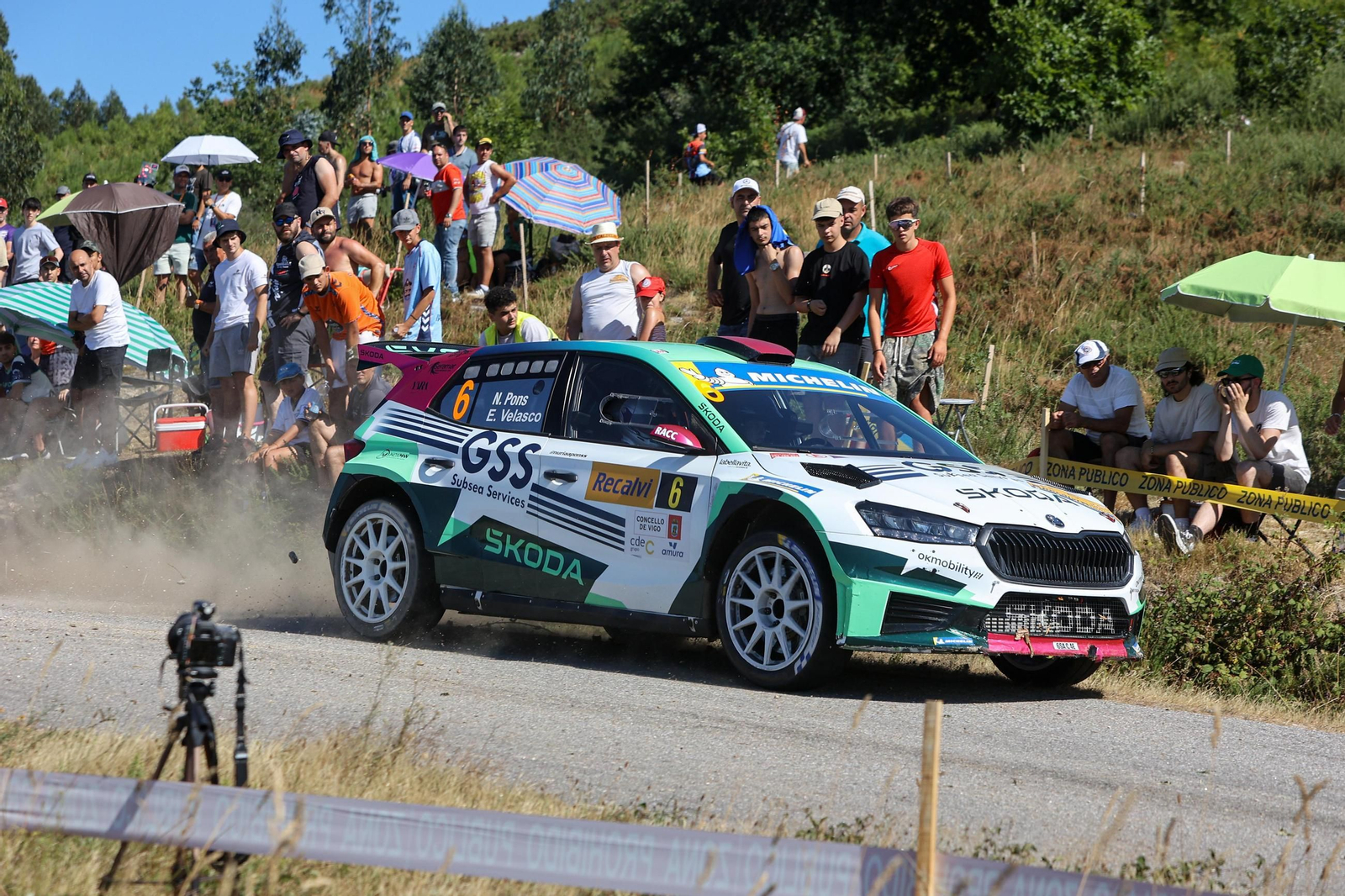 Galería | Los coches se apoderan de Vigo en el primer día del Rally Rías Baixas