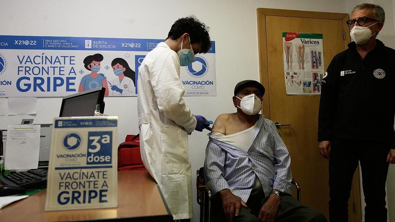Inicio de la campaña de doble vacunación de gripe y covid en Ourense.