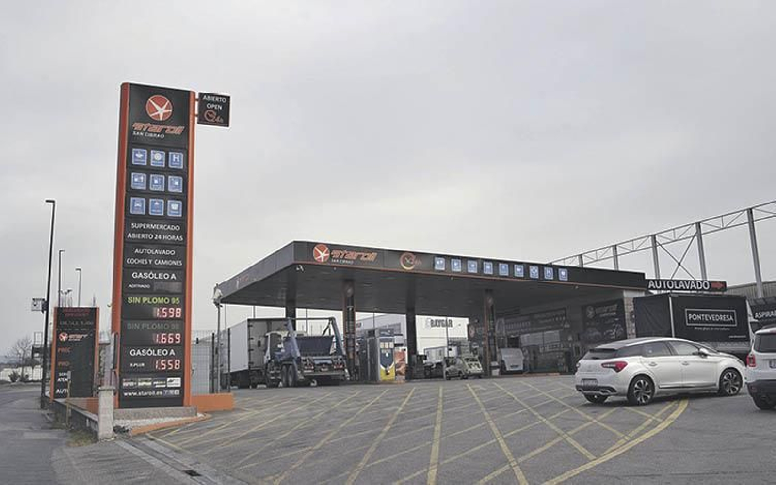 La gasolinera de Staroil en San Cibrao das Viñas (X. Fariñas)