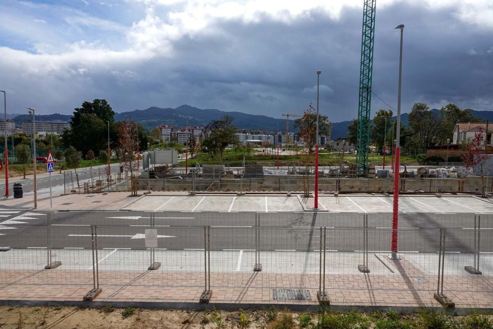 Los arquitectos técnicos destacan la inversión pública en vivienda, como  el polígono de Navia.