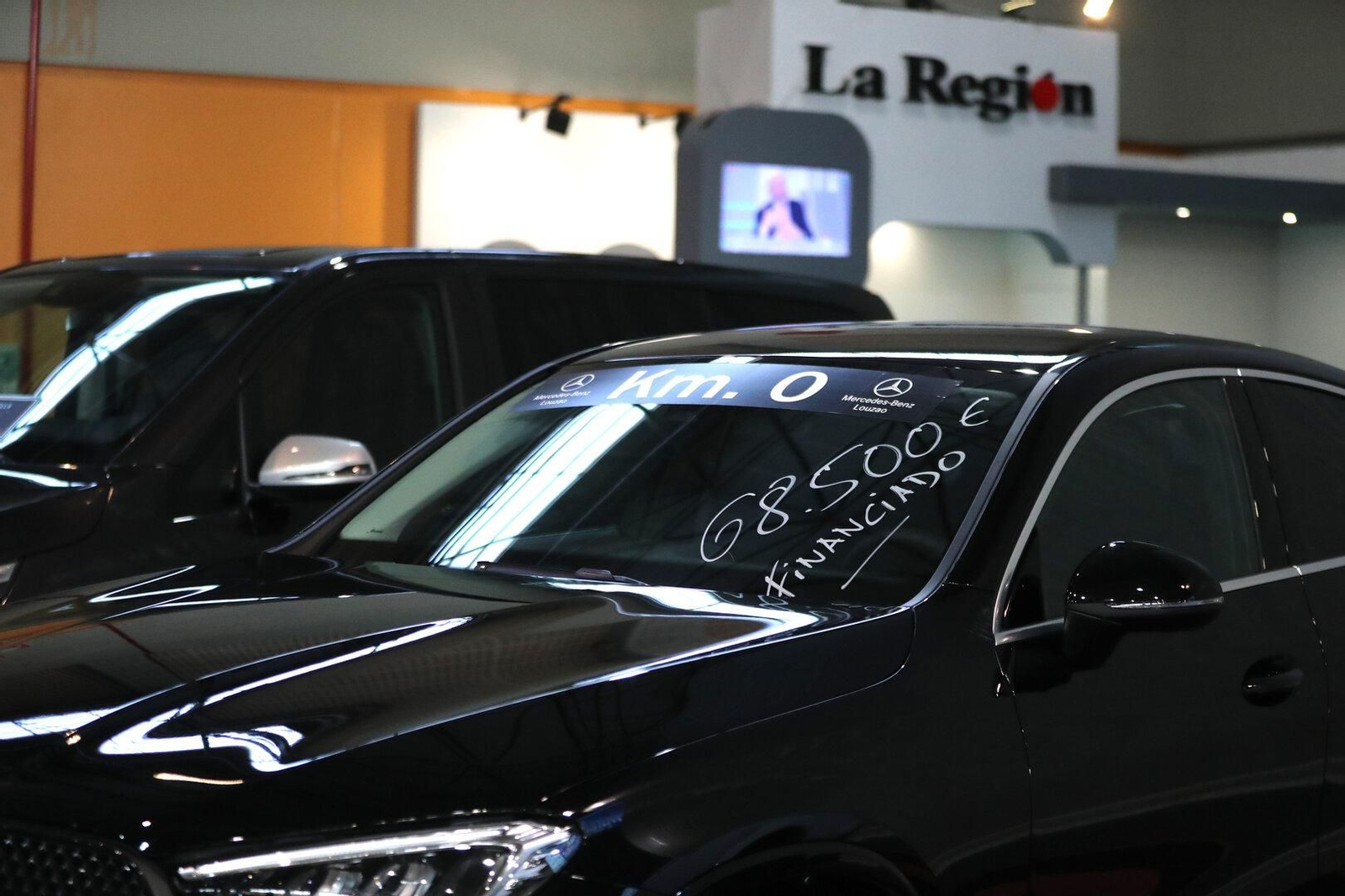 Segunda jornada del Salón del Automovil en Expourense, especial coches de ocasión.