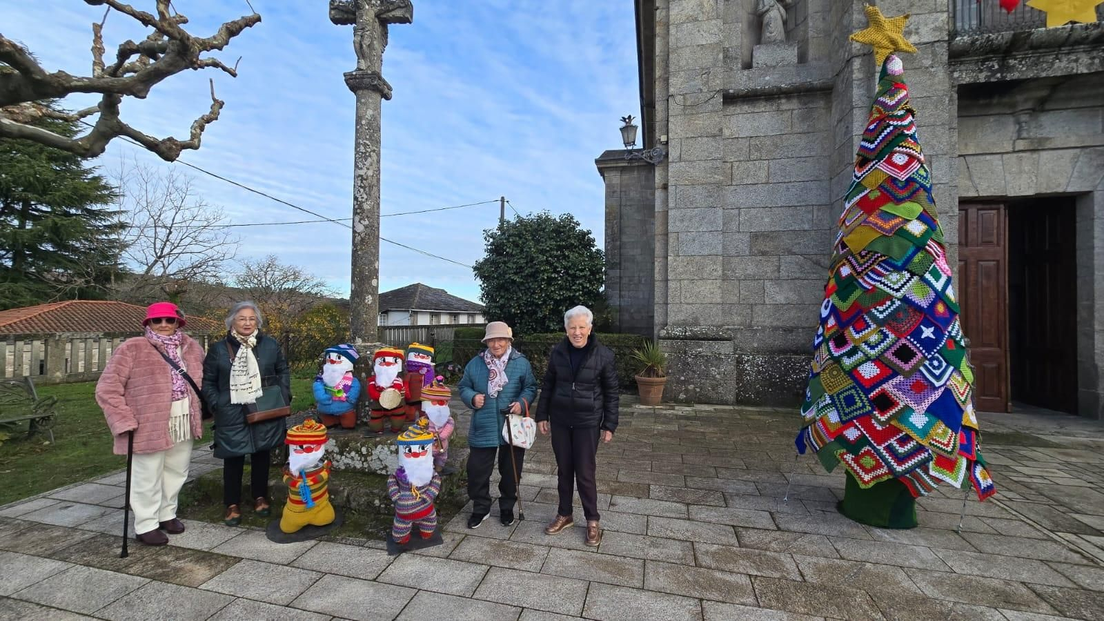 Galería | Castro Caldelas teje la Navidad punto a punto