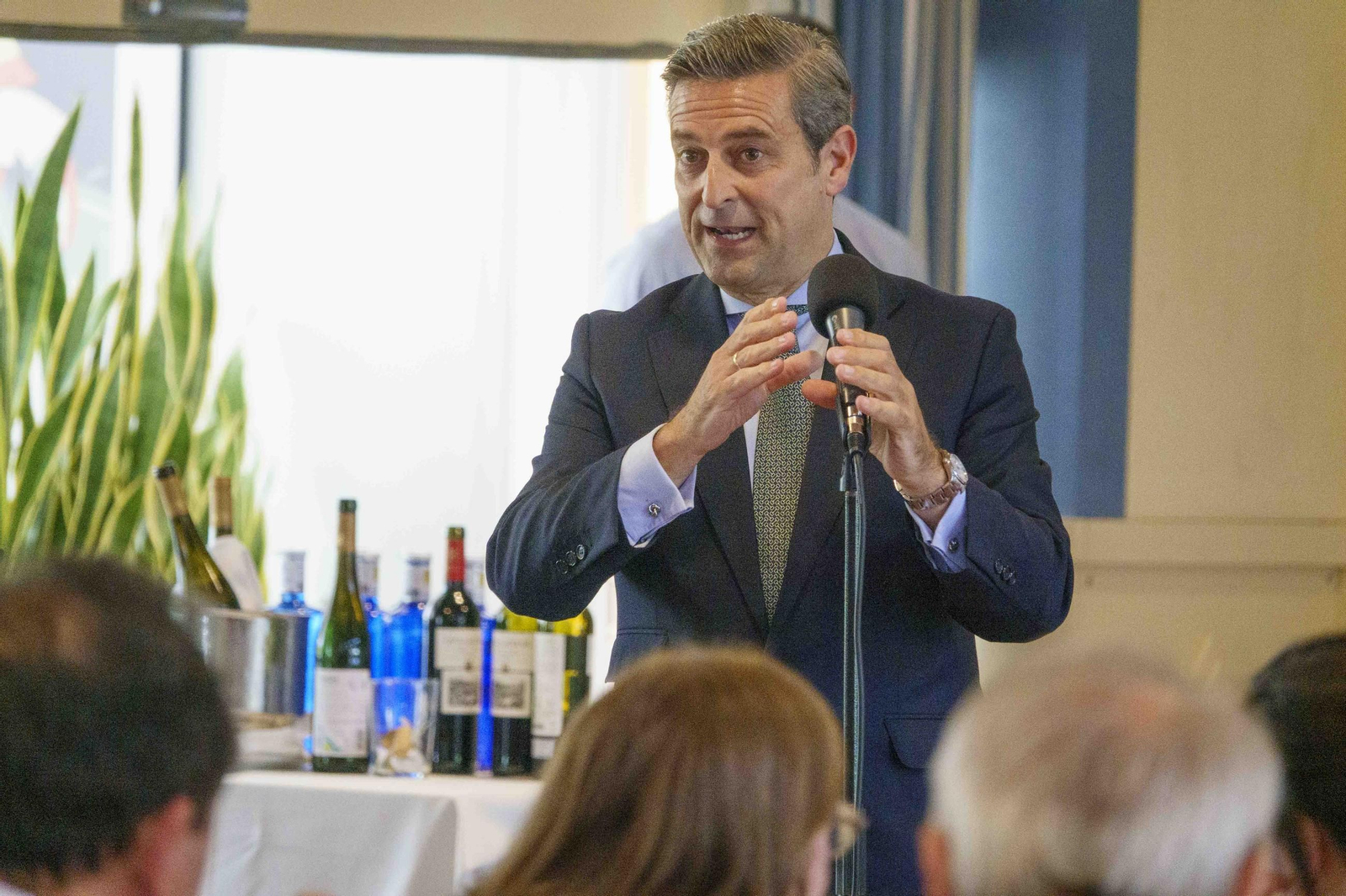 Galería | Emotiva despedida en Vigo al exjuez decano Germán Serrano