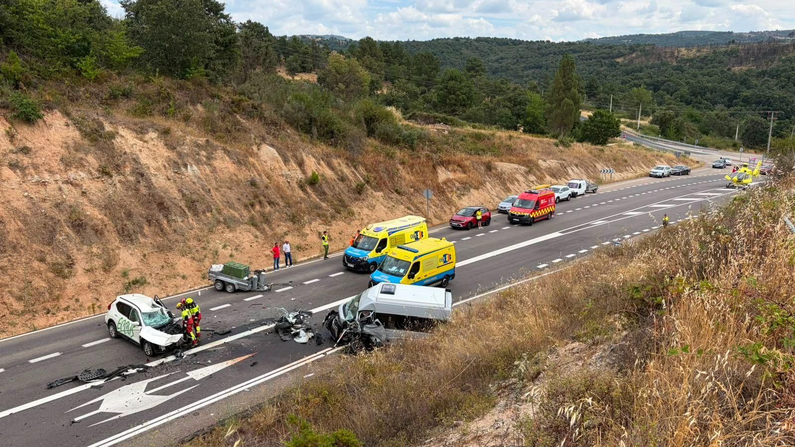 El helicóptero medicalizado del 061 en el punto del accidente.