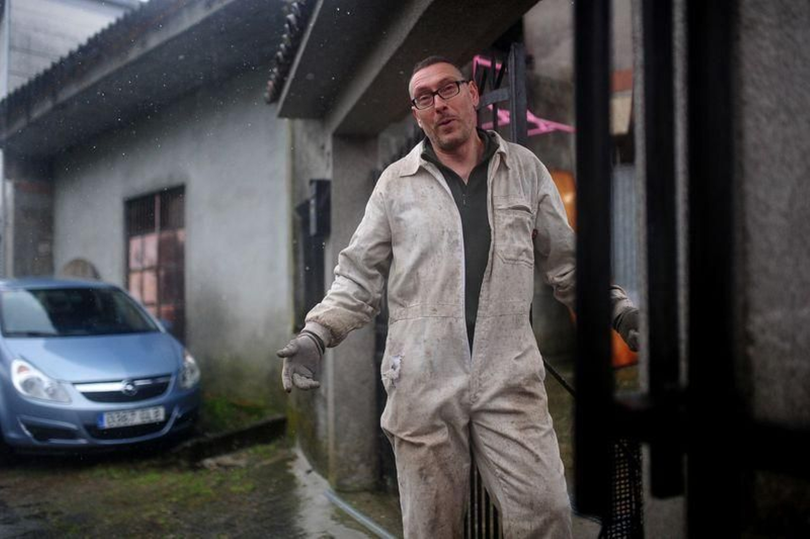 Henrique Teixeira, vecino de A Moa (Punxín), disfruta cada día del río Barbantiño. (FOTO: José Paz)