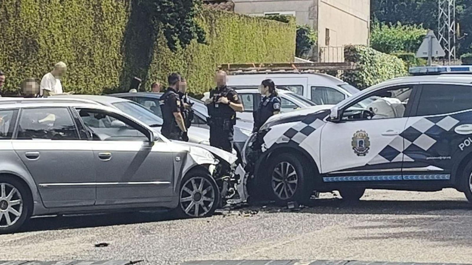 El conductor embistió a la Policía al verse acorralado