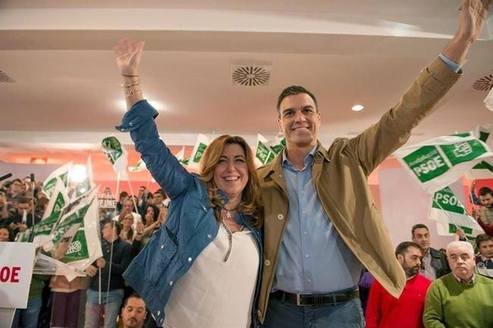 Pedro Sánchez contó con la presencia de la presidenta de la Junta de Andalucía, Susana Díaz, en el acto del partido.