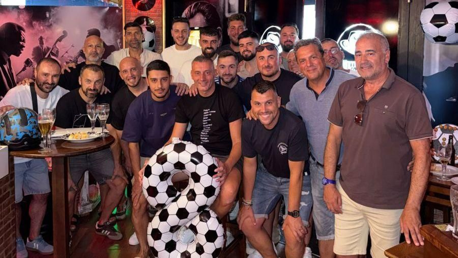 Compañeros y amigos se reunieron para despedir a Lolo.