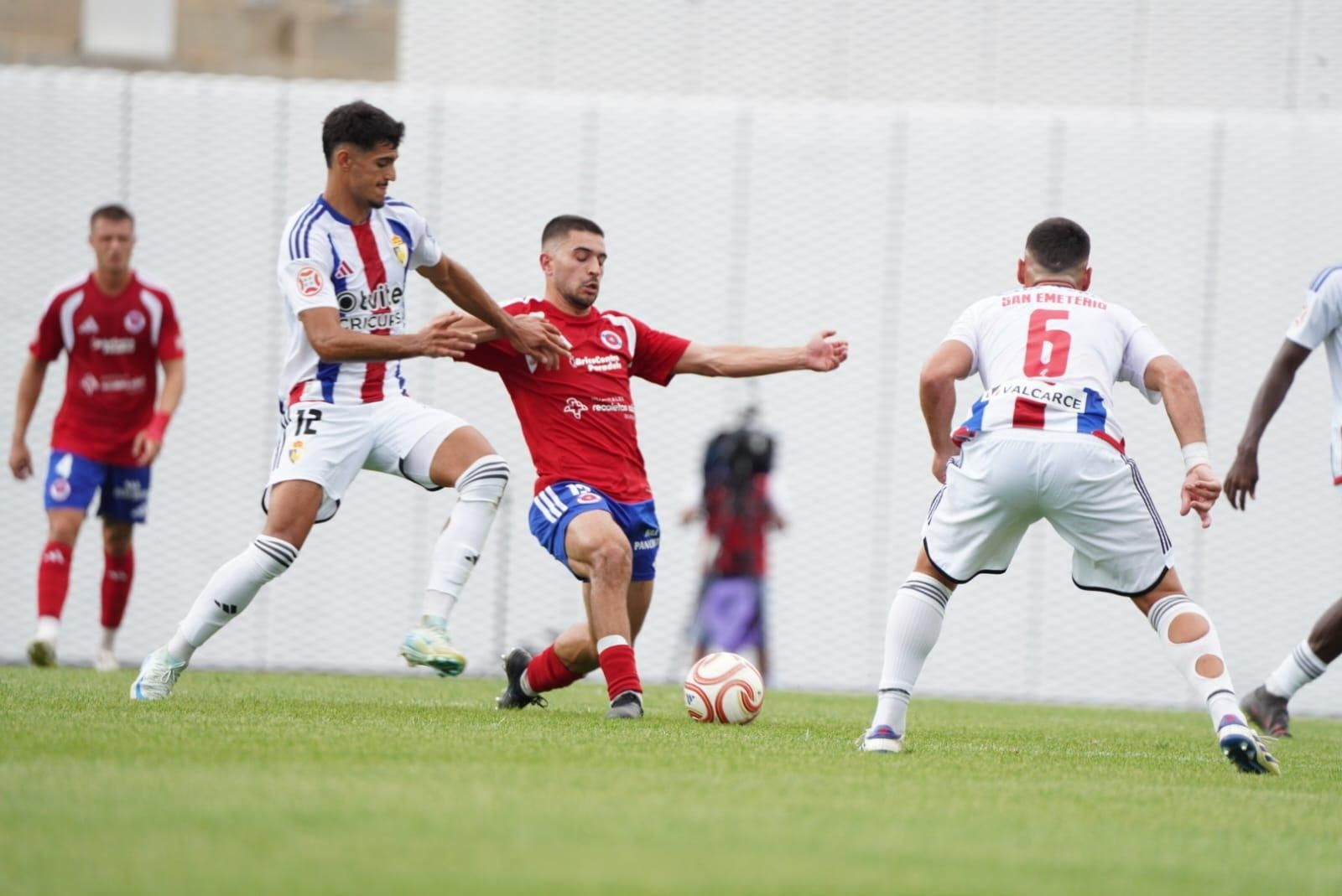 Galería | O Couto disfruta con el estreno de la UD Ourense en Primera Federación, en fotos