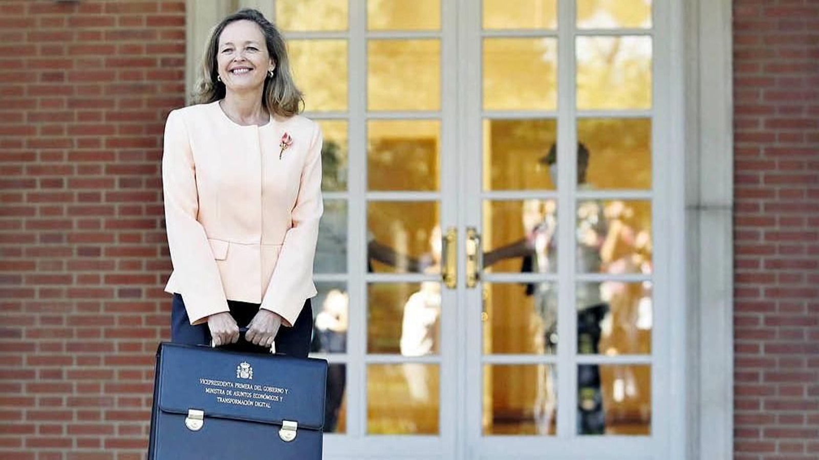 La ministra de Asuntos Económicos, Nadia Calviño, a su llegada al Palacio de Moncloa ayer.