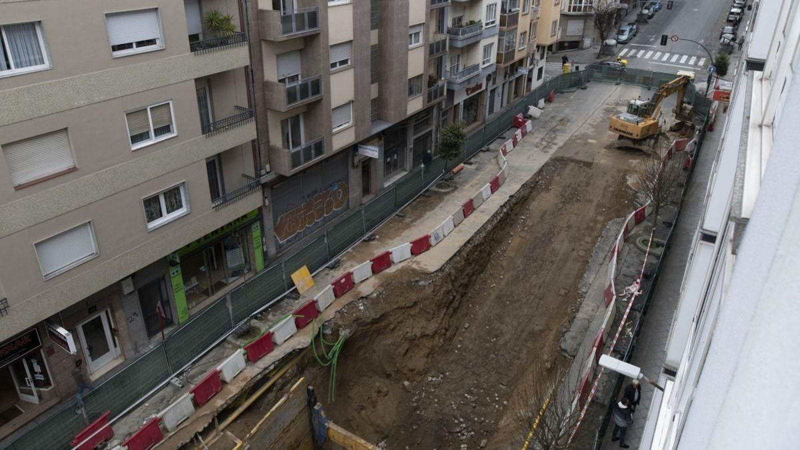 Estado del socavón de la rúa Pena Trevinca.