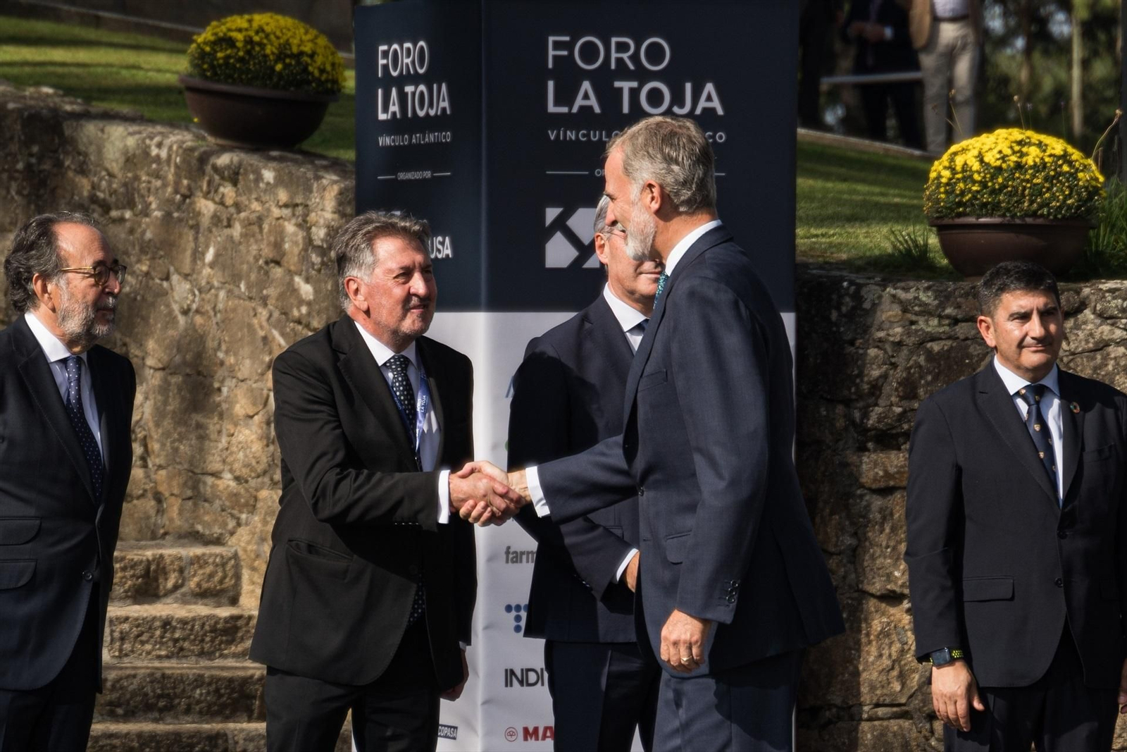 El Rey a su llegada al Foro de La Toja el año pasado