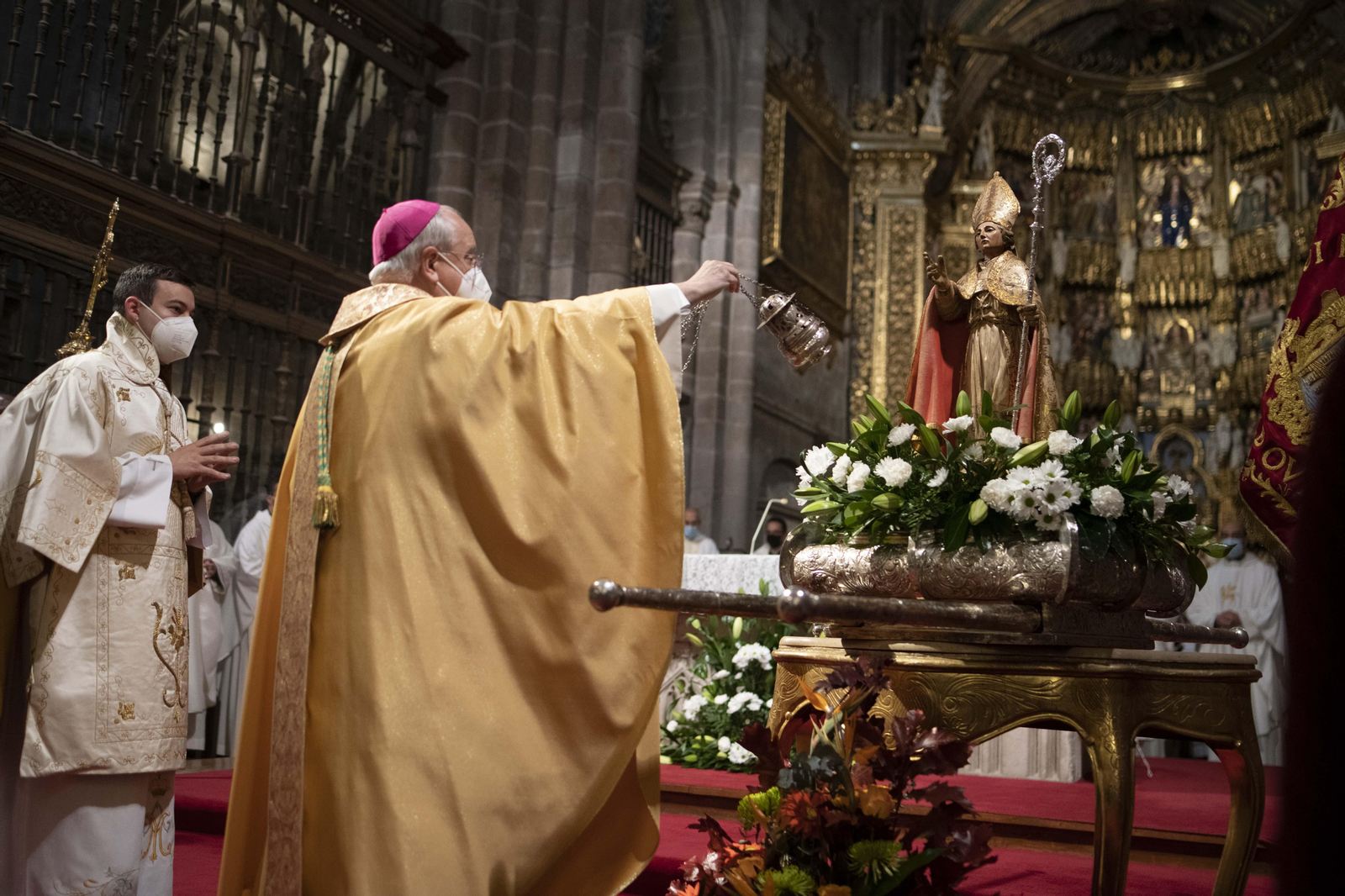 Procesión, misa y ofrenda en Ourense.
