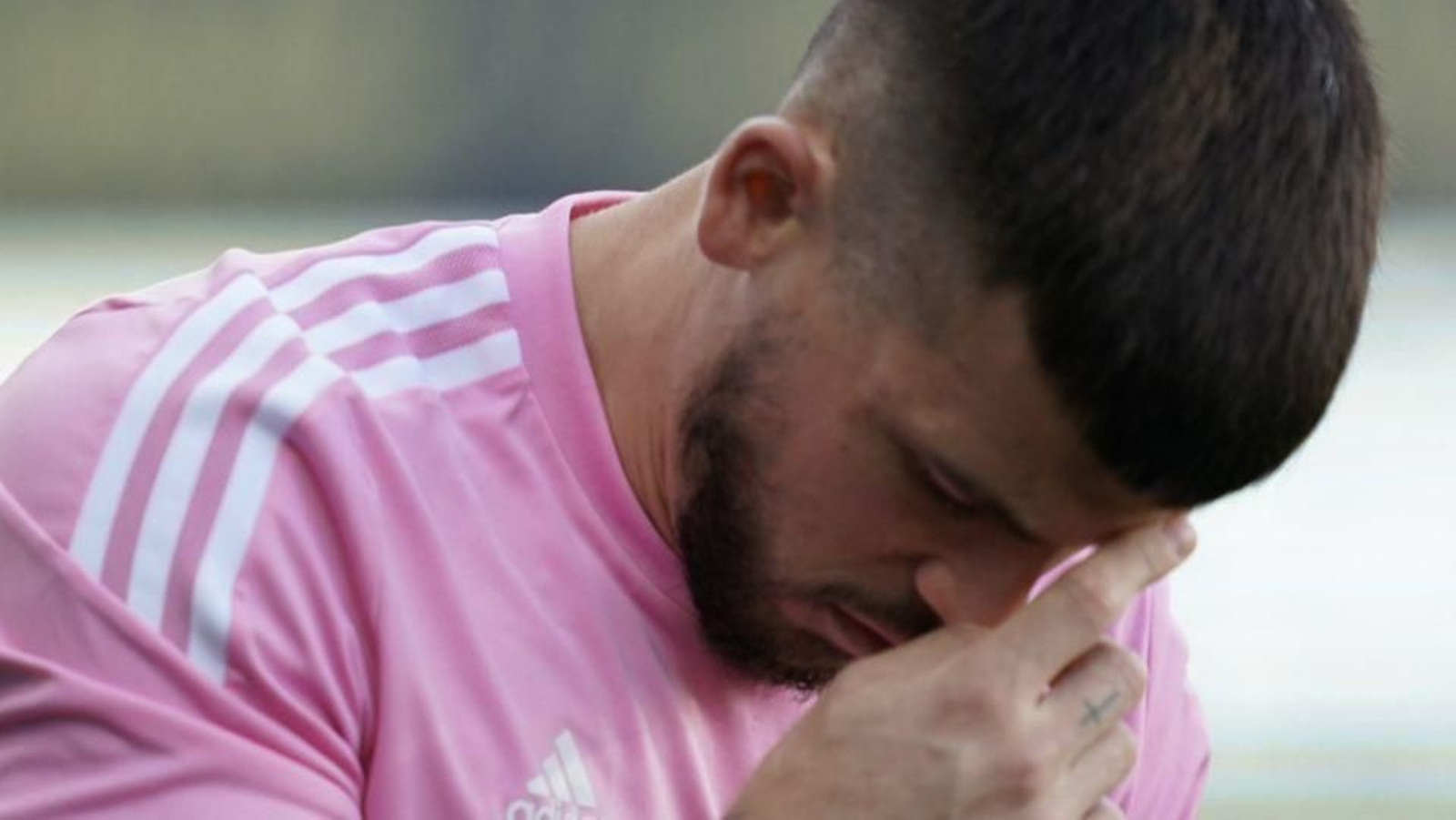 Carles Pérez reflexiona antes del arranque del partido del pasado domingo en Cádiz.