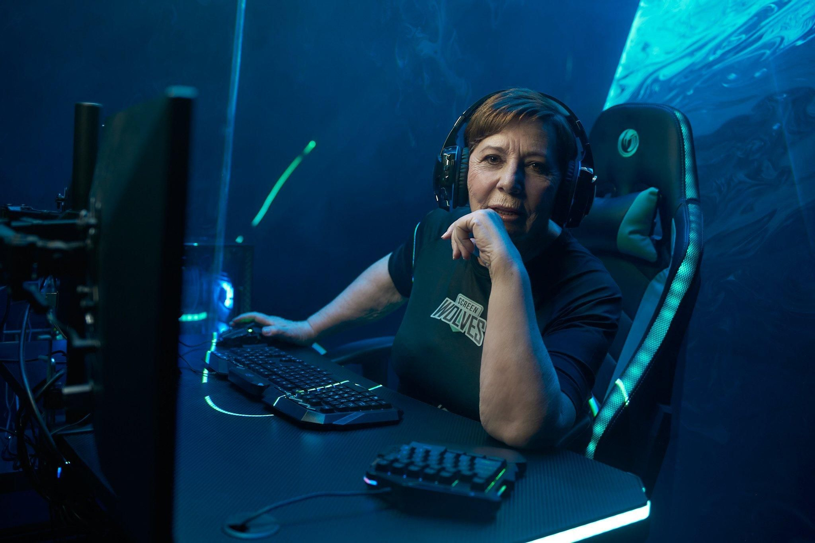 Celia Villalobos y su equipo de eSports Screen Wolves.