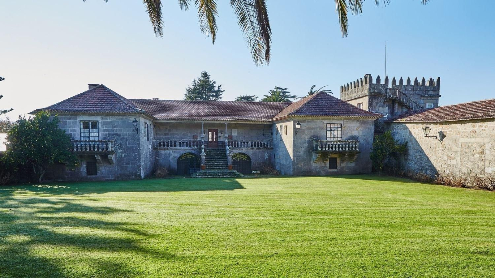 El pazo de Urzaiz, en Camos, en la lista de los edificios más caros de España en venta.