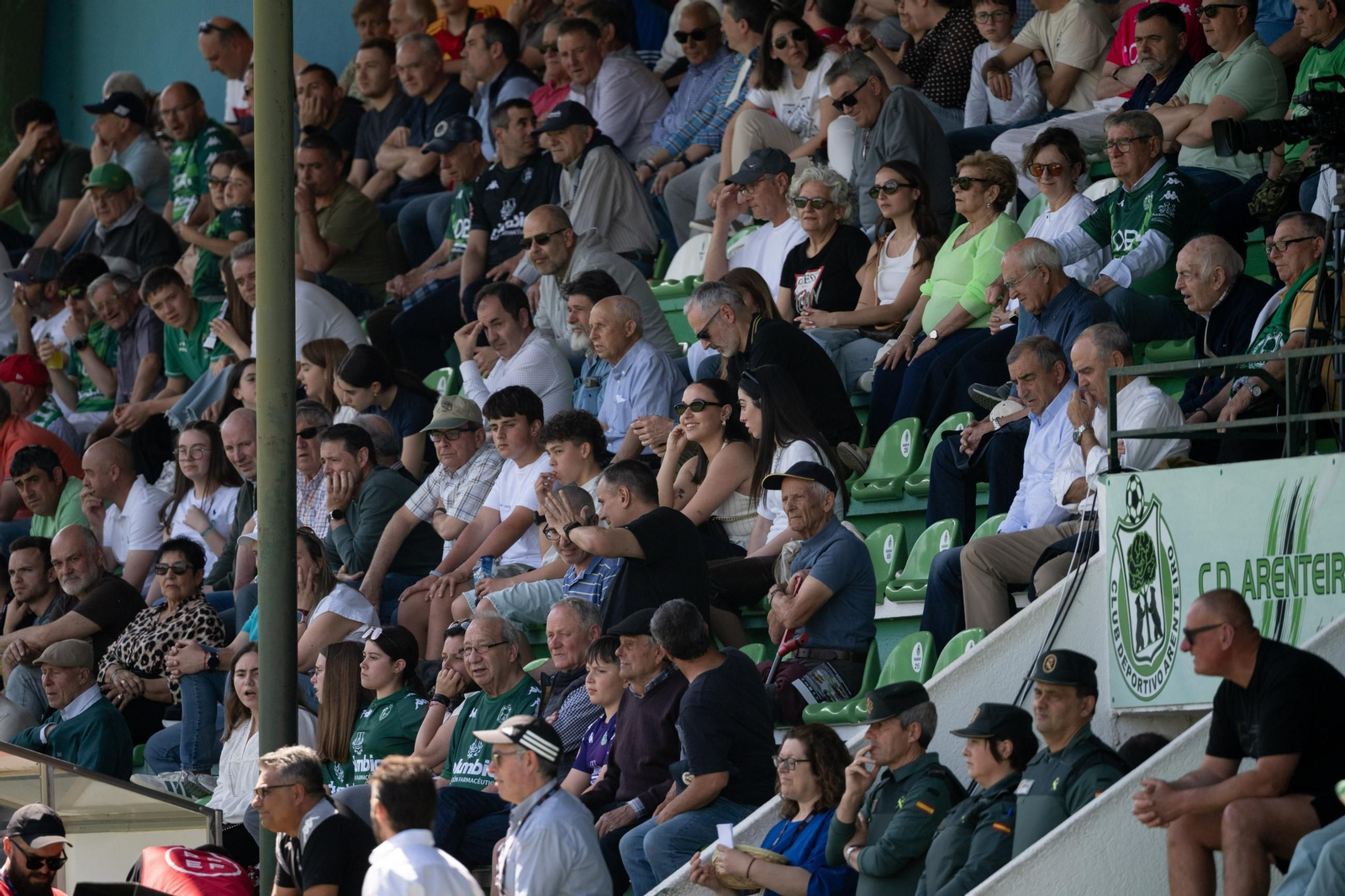 Galería | La afición sigue animando y llenando Espiñedo para apoyar al Arenteiro