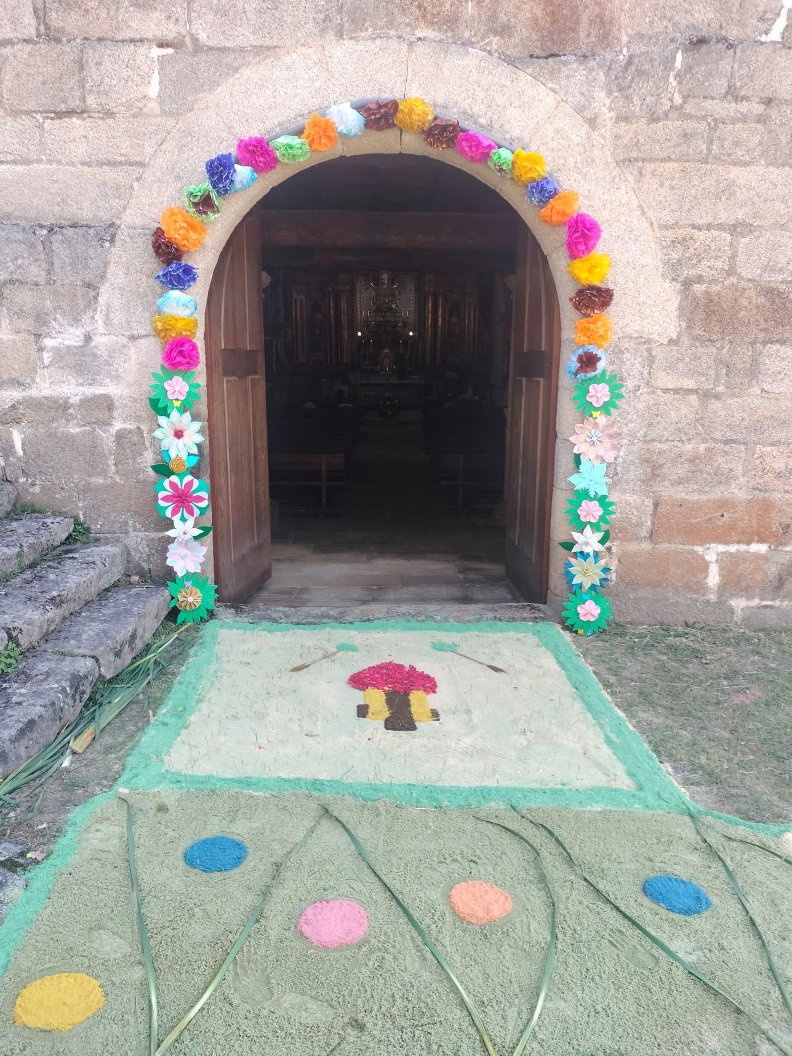 Alfombra floral por el Corpus Christi en Oimbra.