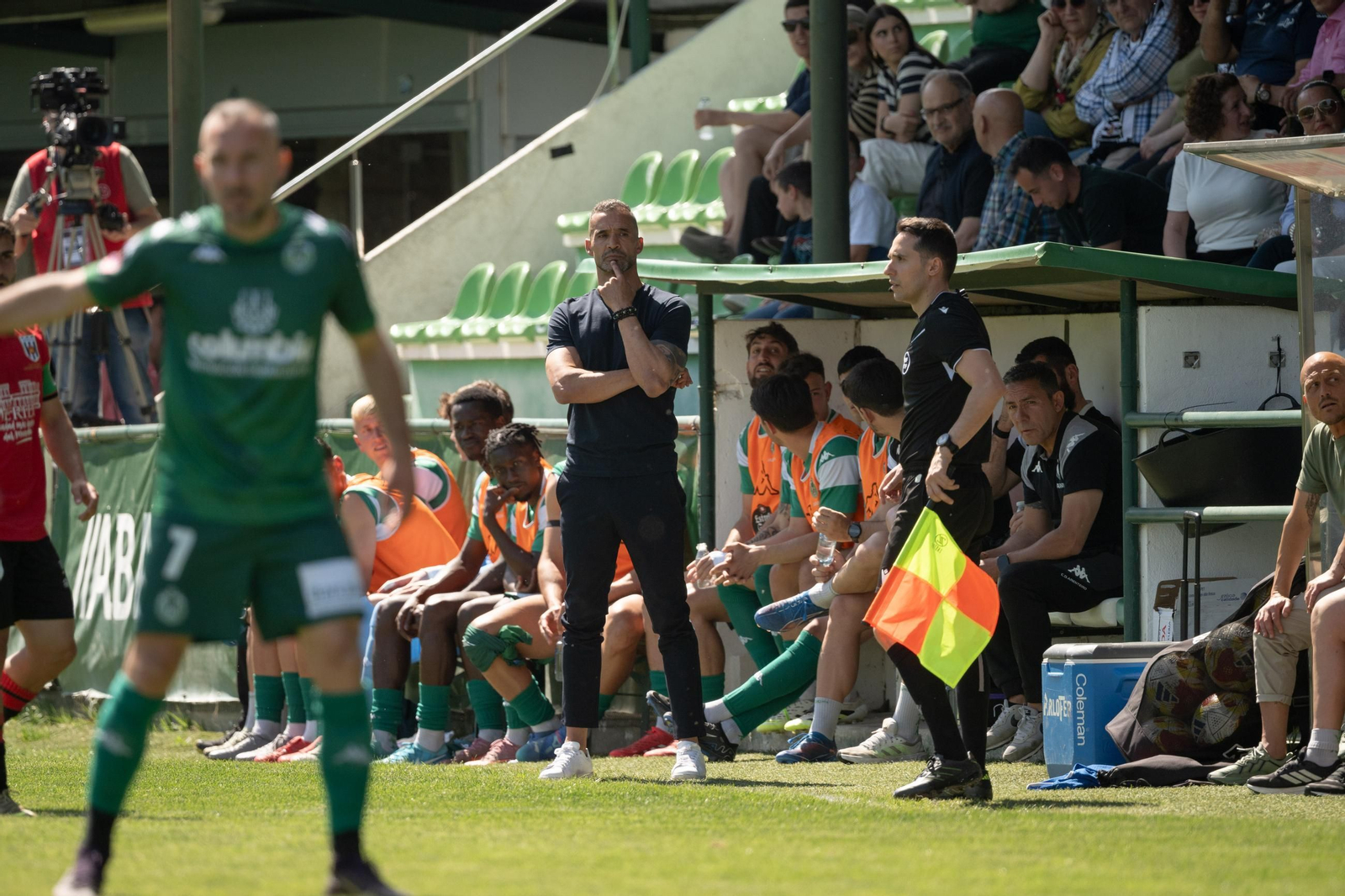 Galería | La afición sigue animando y llenando Espiñedo para apoyar al Arenteiro