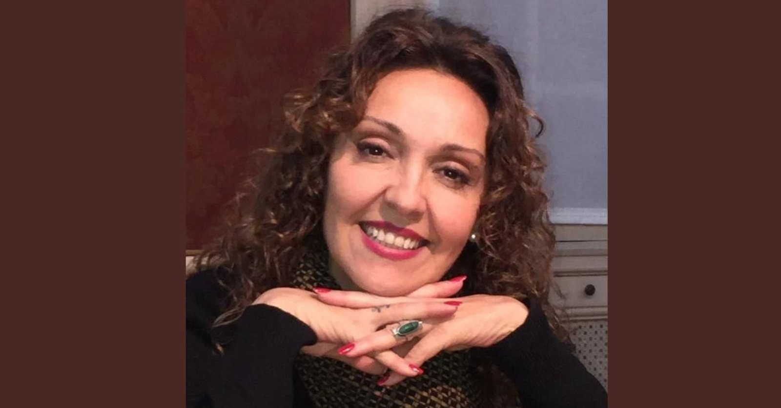 La cantante y secretaria de la Federación, Lorena Lores