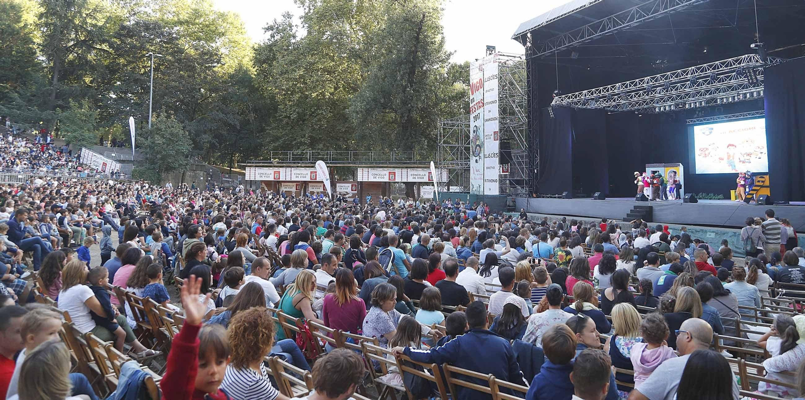 La Patrulla Canina congregó a centenares de personas que no se quisieron perder "Cachorros en acción", espectáculo de concienciación sobre el reciclaje y el medio ambiente