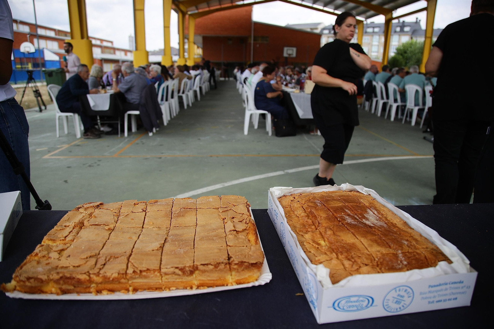 Galería | Biscoito de fariña, ovos, azucre e manteiga para celebrar a Festa da Bica en A Pobra de Trives