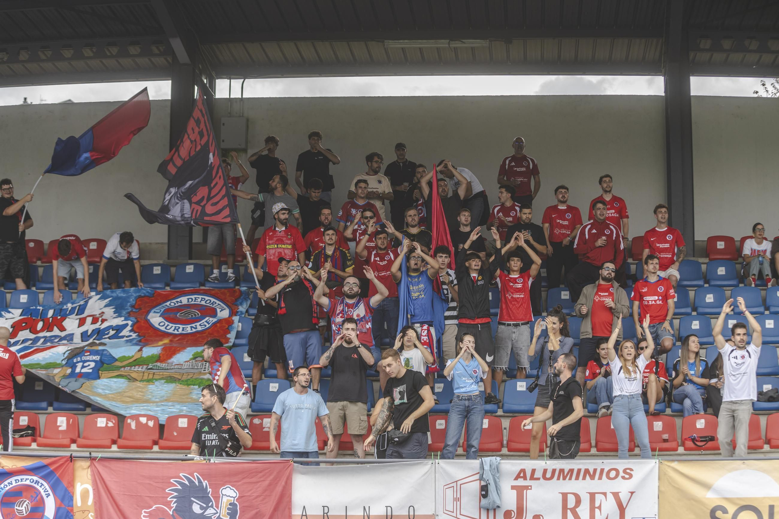 Galería | O Couto disfruta con el estreno de la UD Ourense en Primera Federación, en fotos