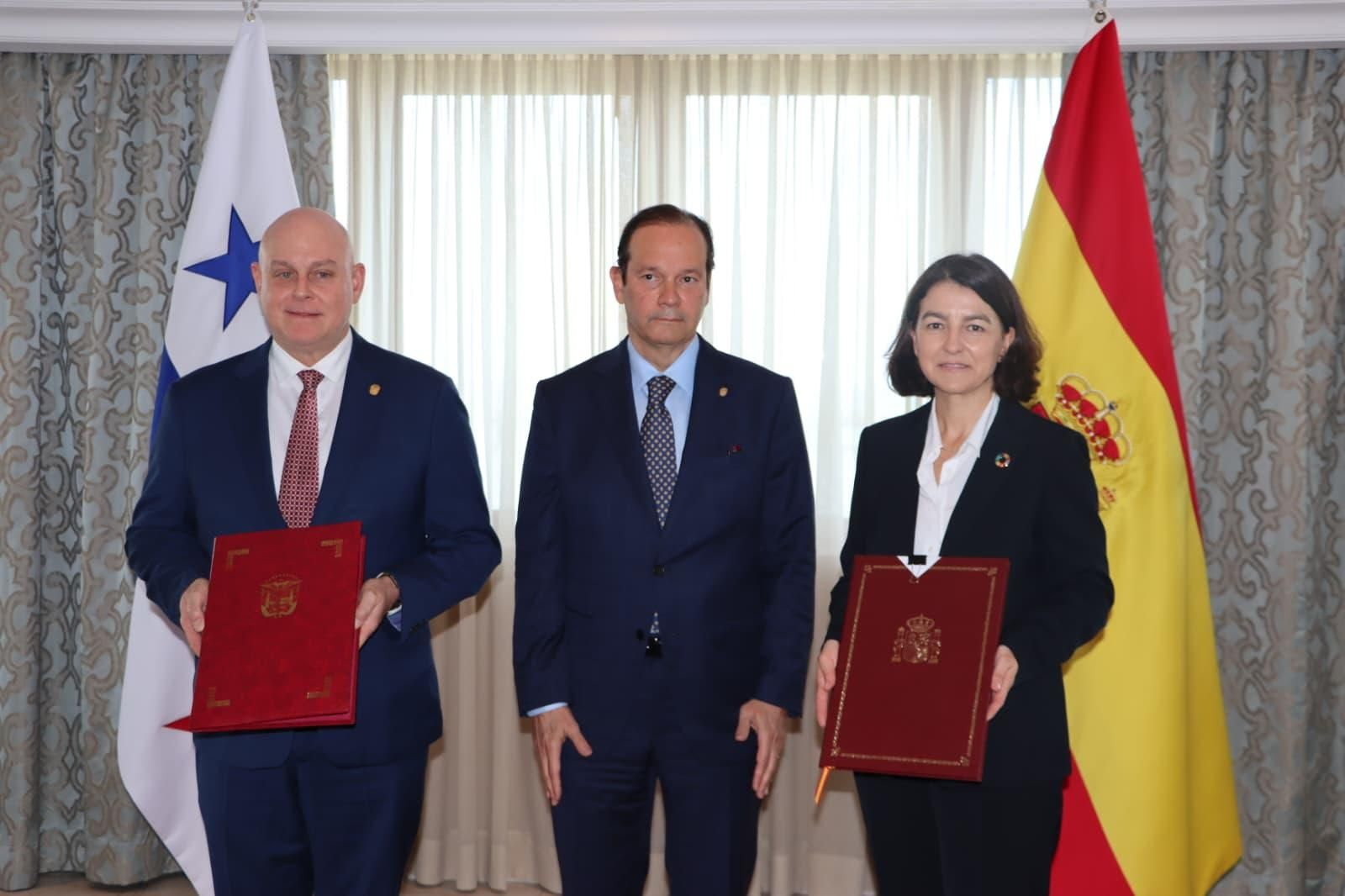 Firma del acuerdo entre España y Panamá
