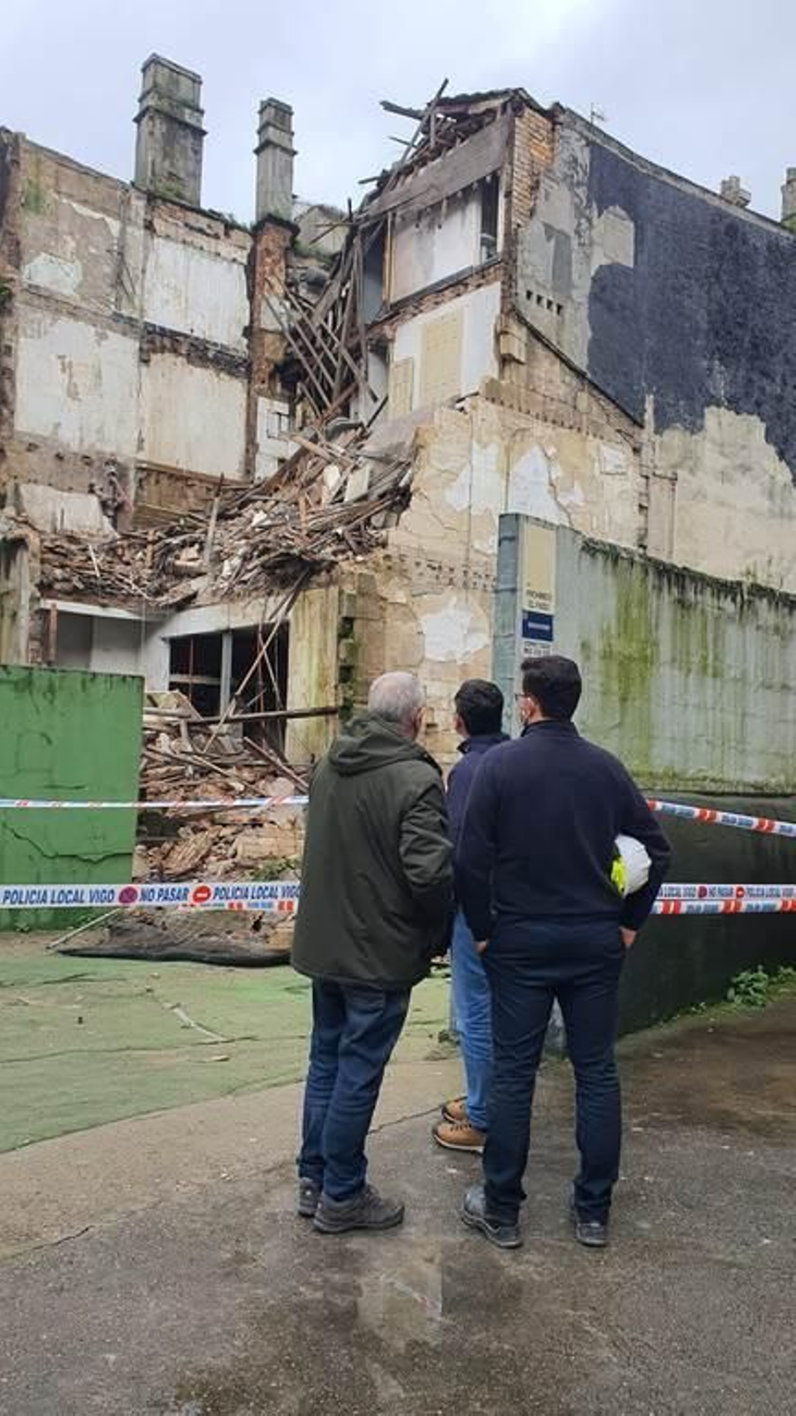 Se derrumba un edificio en el centro de Vigo _ JV Landin 5