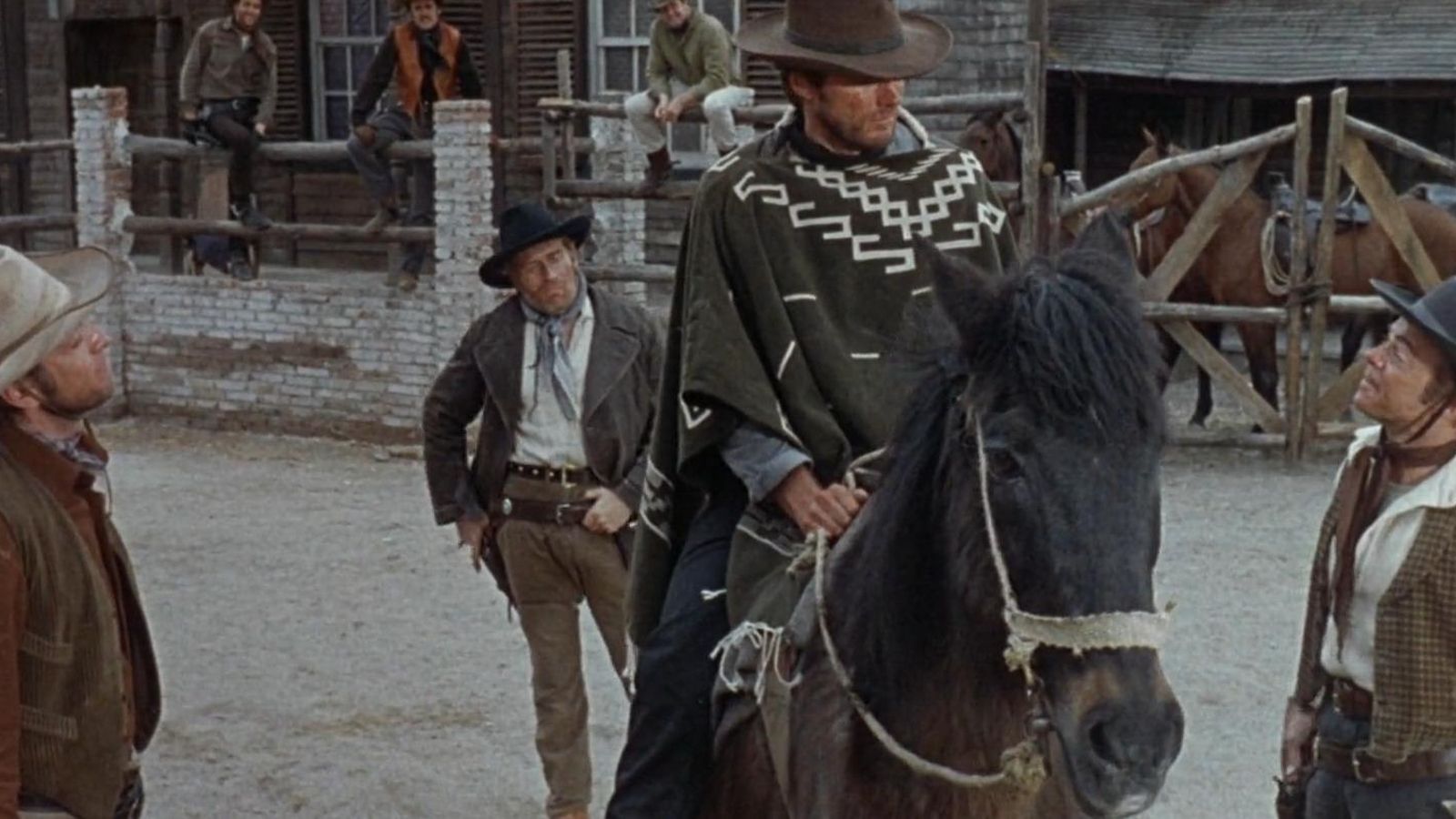 Bar Boo, tras Clint Eastwood, en “Por un puñado de dólares” (1964).