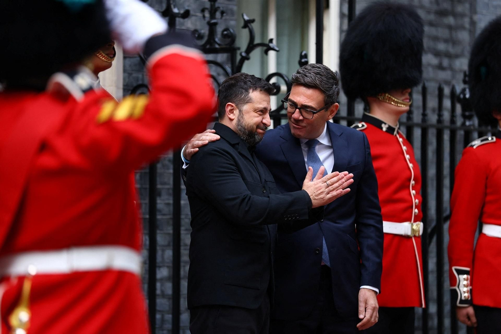 Andy Burnham recibió ayer en Londres al presidente de Ucrania.