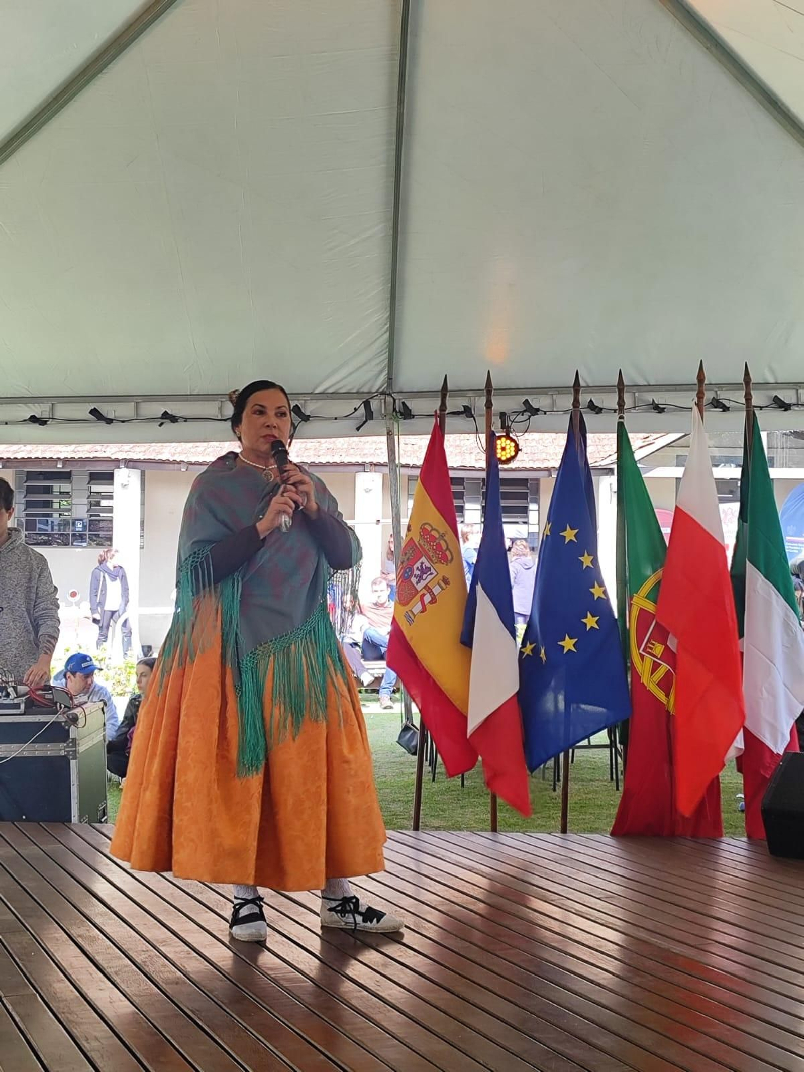 Blanca Hernando barco, Cónsul H. de España