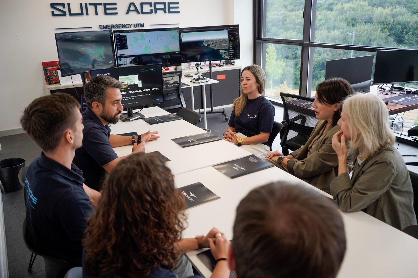 María Jesús Lorenzana se reunió con el equipo de Vig-Sec Drone.