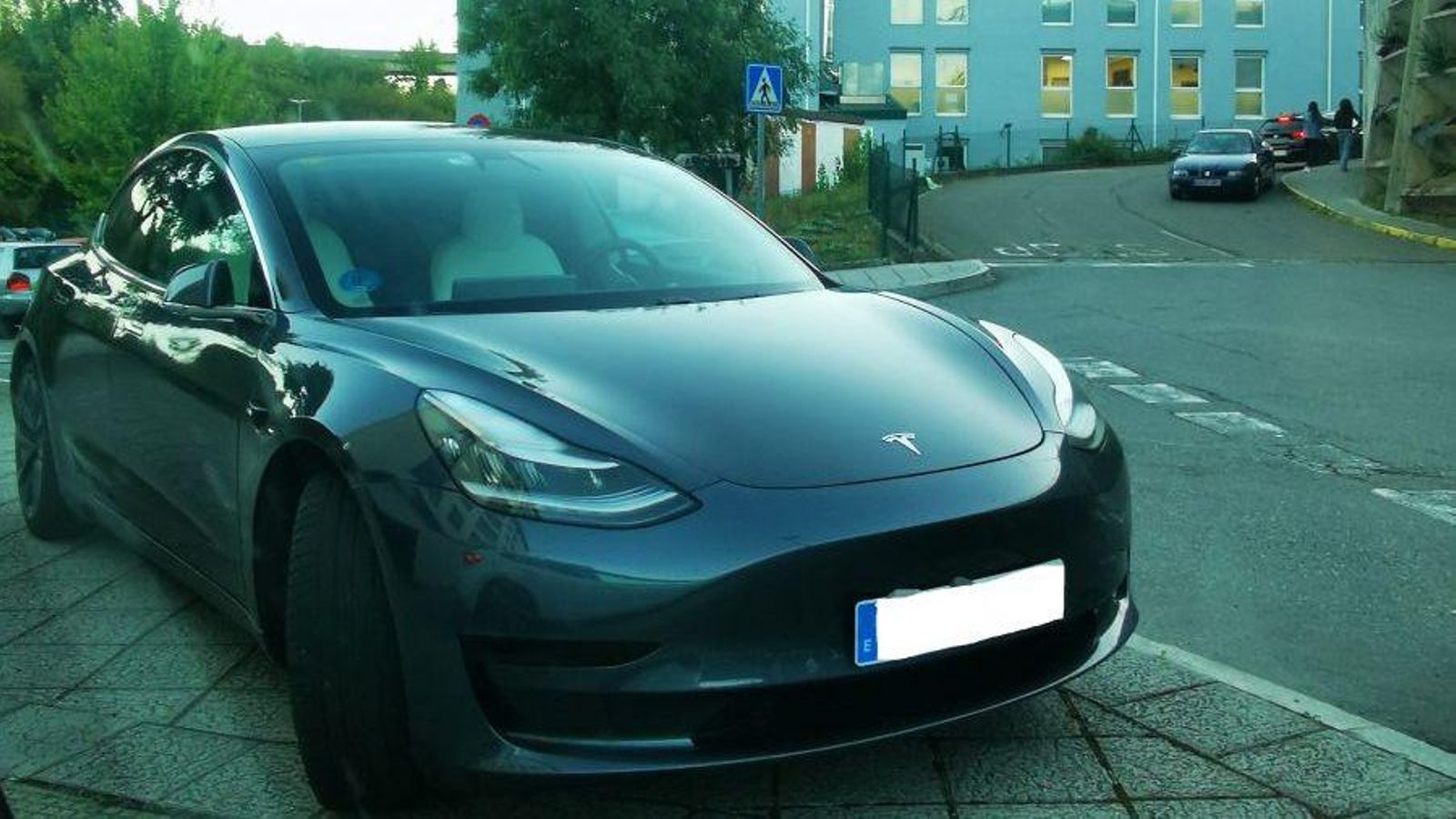 Tesla bloqueando en Barbadás